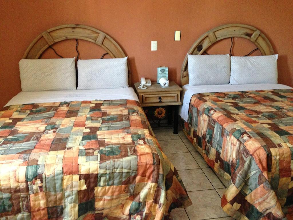 Hotel La Paz Guadalajara Phòng bức ảnh