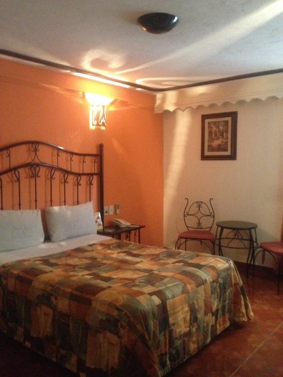Hotel La Paz Guadalajara Phòng bức ảnh