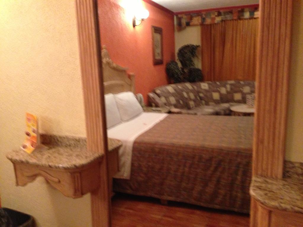 Hotel La Paz Guadalajara Ngoại thất bức ảnh