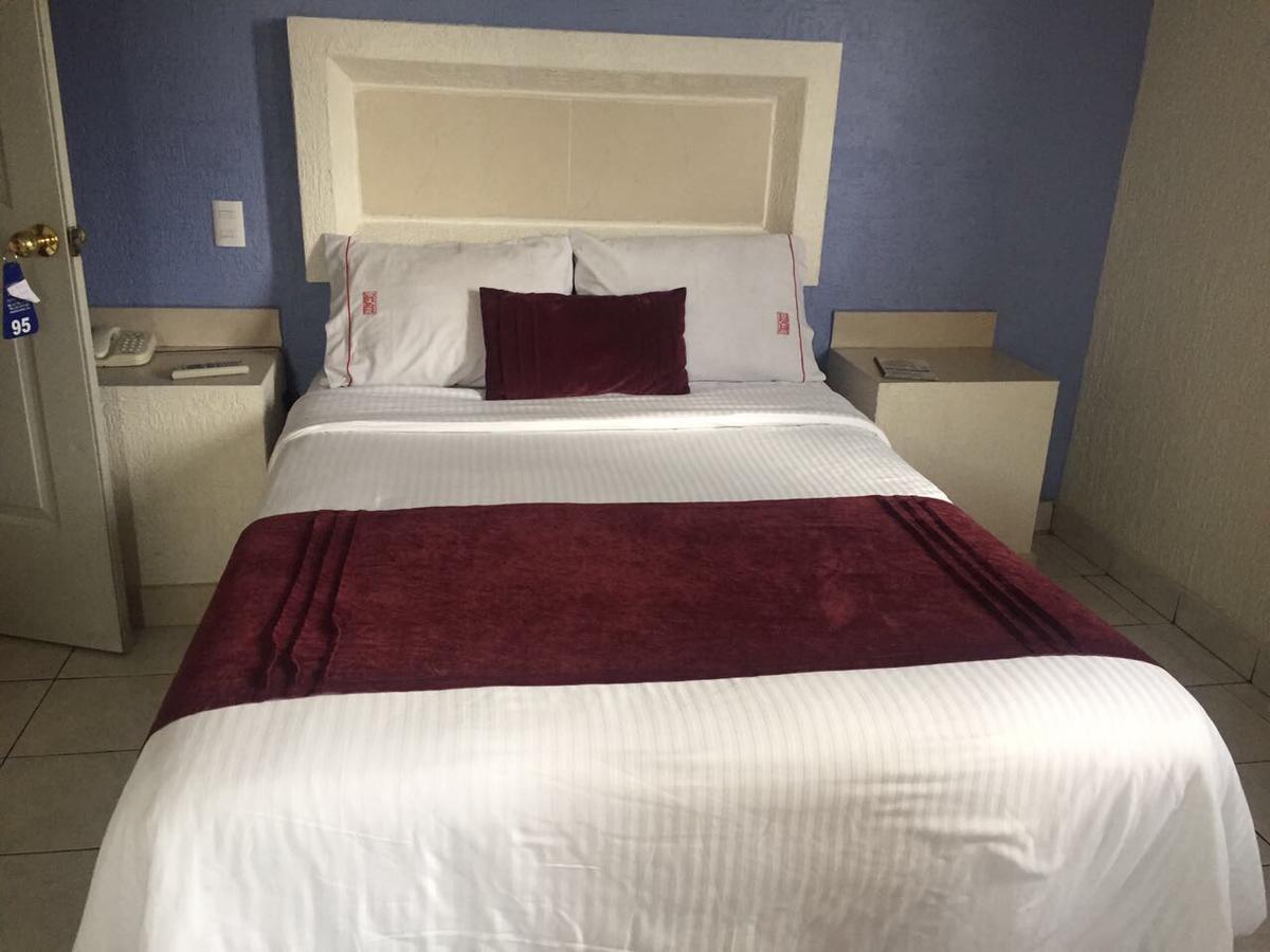 Hotel La Paz Guadalajara Ngoại thất bức ảnh